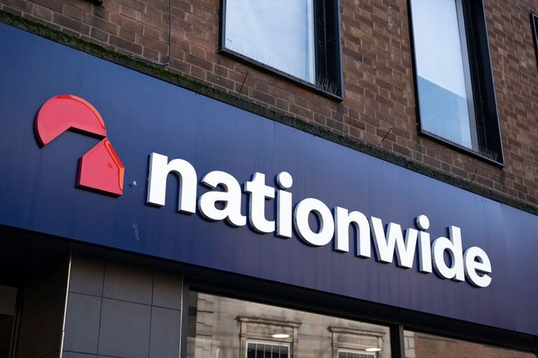 Nationwide lance deux nouveaux comptes d’épargne et augmente les taux de quatre ISA – en valent-ils la peine ?