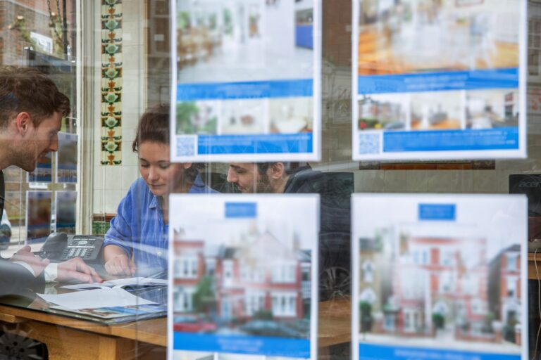 Zoopla : la croissance des prix de l'immobilier a stagné en 2025 mais elle prévoit une hausse de 1,5 % l'année prochaine