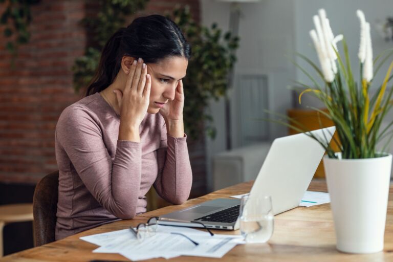 La charge mentale est-elle le principal facteur de l’écart croissant en matière de retraite entre hommes et femmes ?