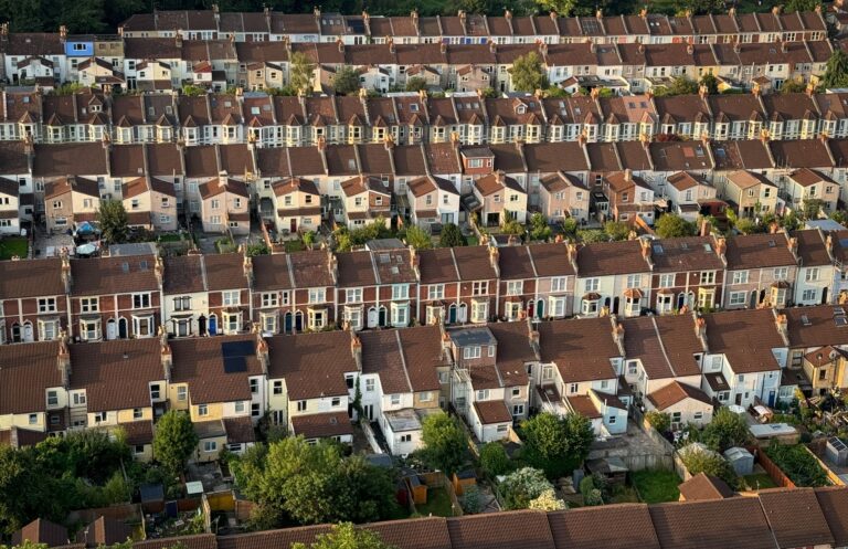 À l’échelle nationale : la croissance annuelle des prix de l’immobilier ralentit pour atteindre son plus bas niveau depuis près de deux ans