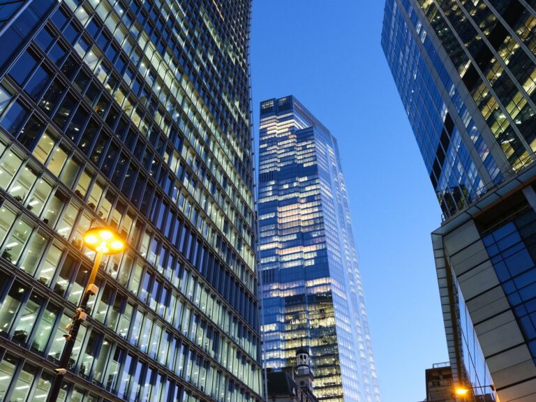 Les dividendes britanniques ont augmenté au dernier trimestre 2025, mais les rachats d'actions ont grugé les paiements des investisseurs.