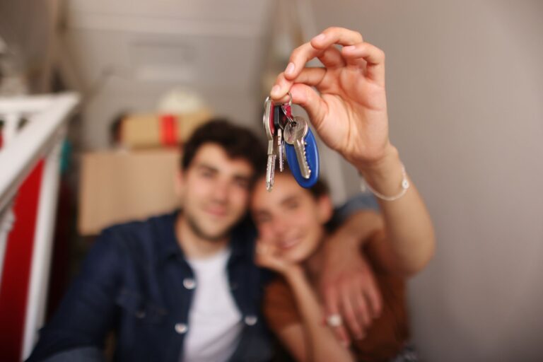 RICS : La confiance des vendeurs atteint un nouveau sommet mais les acheteurs ne sont pas encore revenus sur le marché immobilier