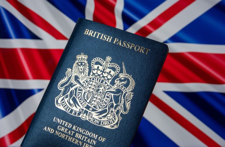 Combien coûte le renouvellement d’un passeport britannique et combien de temps prend le processus ?