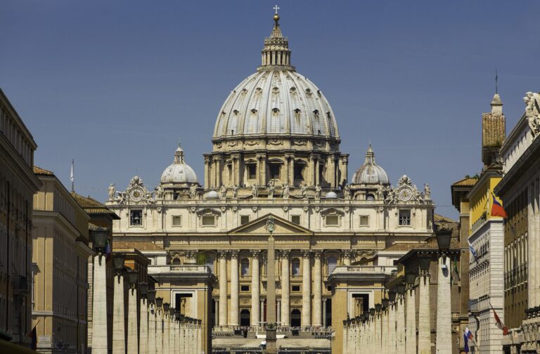 Comment un bon catholique devrait-il investir ? Comme le nouvel indice boursier du Vatican, il semble