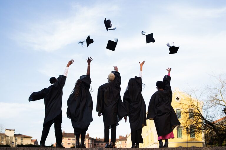 Débat sur les prêts étudiants : devriez-vous financer vos enfants jusqu’à l’université ?