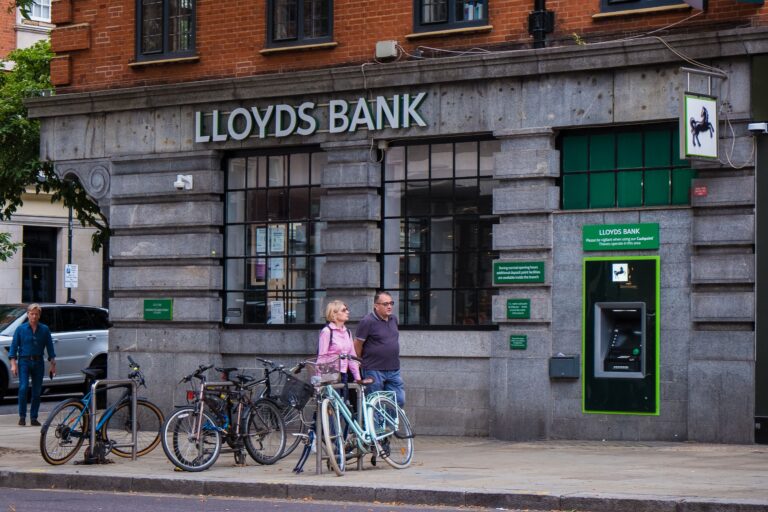 Fermetures d'agences bancaires du Lloyds Banking Group : quelles agences fermeront en 2026 ?