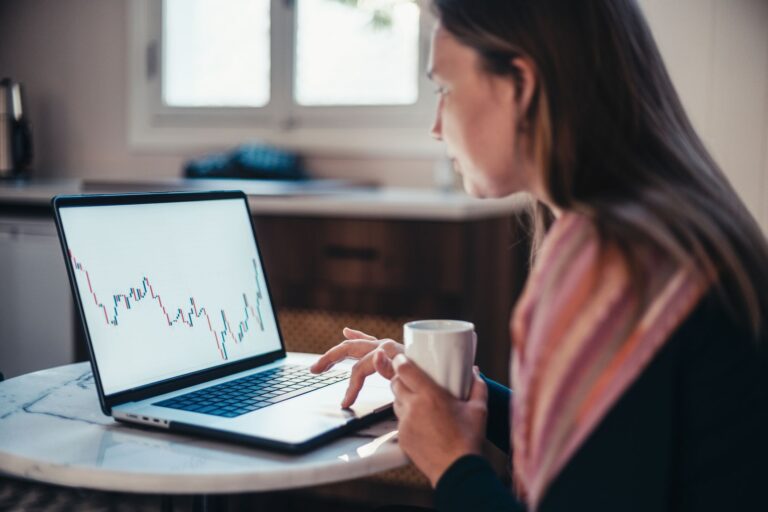 Fonds indiciels à faible coût pour un investissement simple