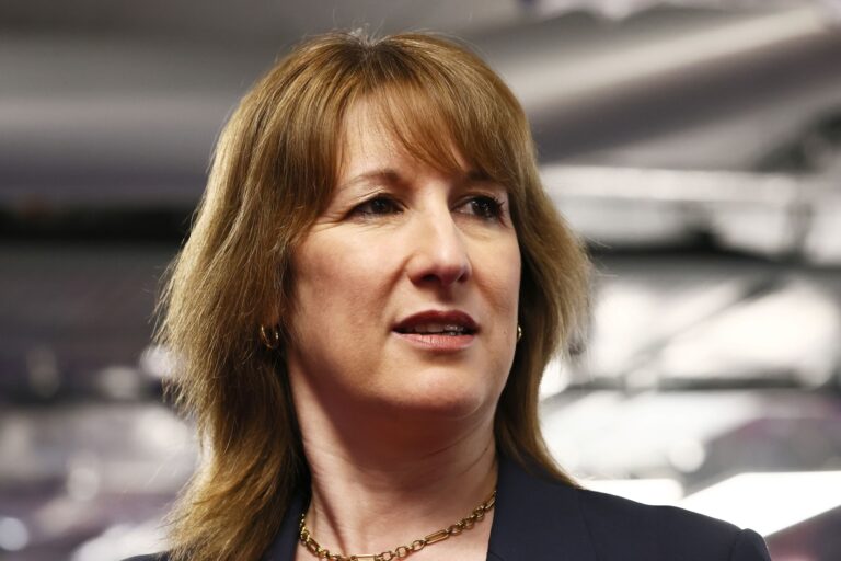 Reçus fiscaux : Rachel Reeves « devrait rendre l'argent » du transport exceptionnel