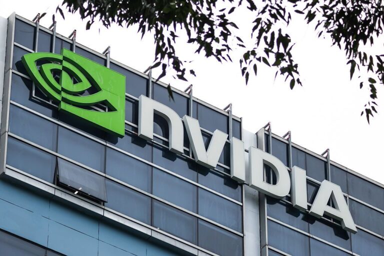 Nvidia clôture au-dessus de 5 000 milliards de dollars – devriez-vous acheter des actions ?