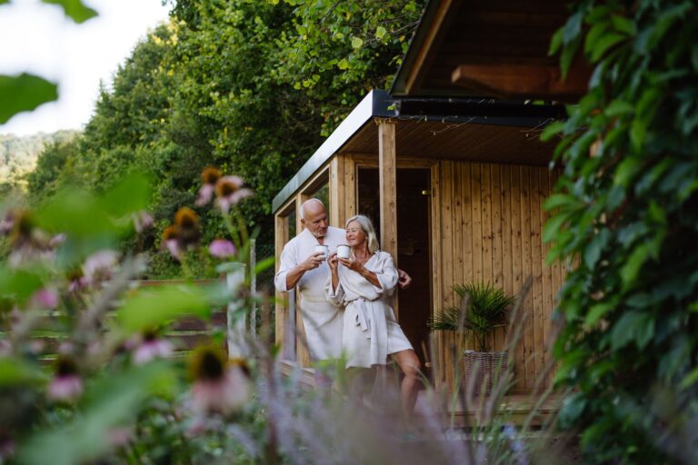 Saunas extérieurs : Comment transformer votre jardin en spa