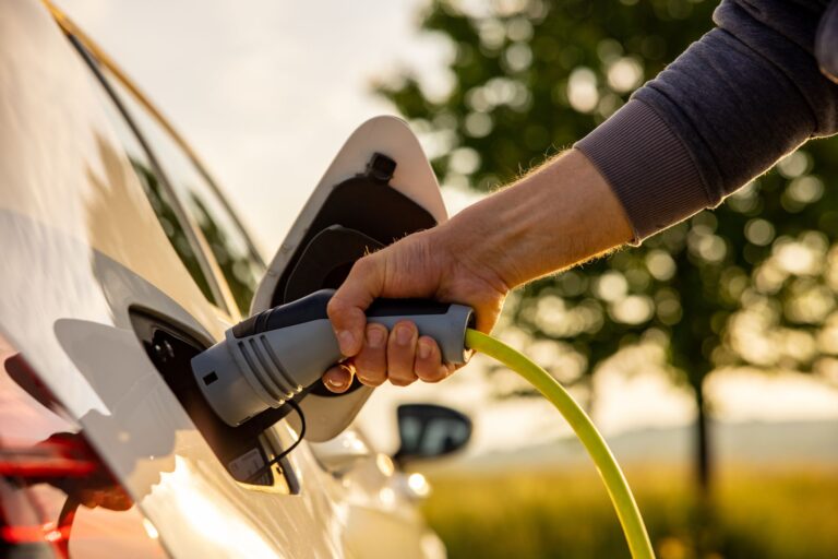 Vaut-il la peine d’acheter une voiture électrique ? Les coûts à considérer