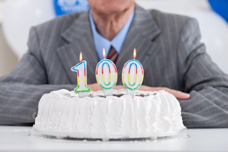 Pouvez-vous vous permettre de vivre jusqu’à 100 ans ? Comment faire durer votre pension plus longtemps