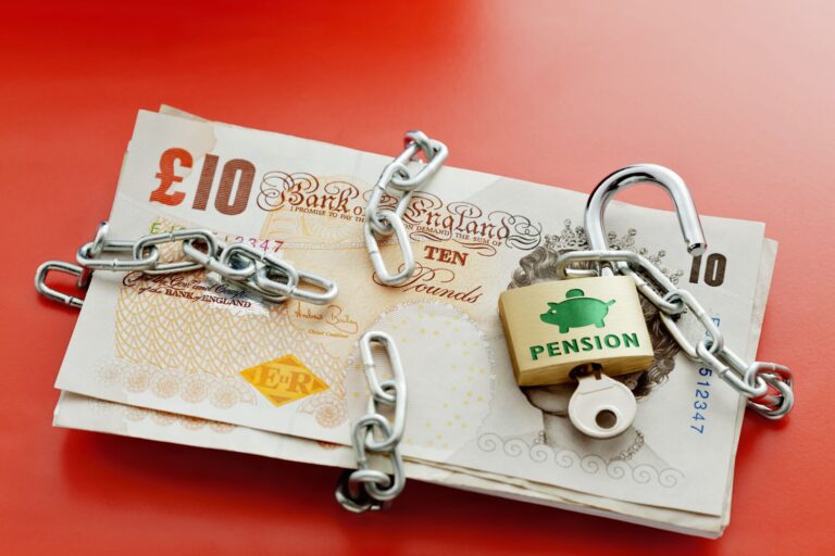 Qu’adviendra-t-il du triple verrouillage des pensions de l’État ?