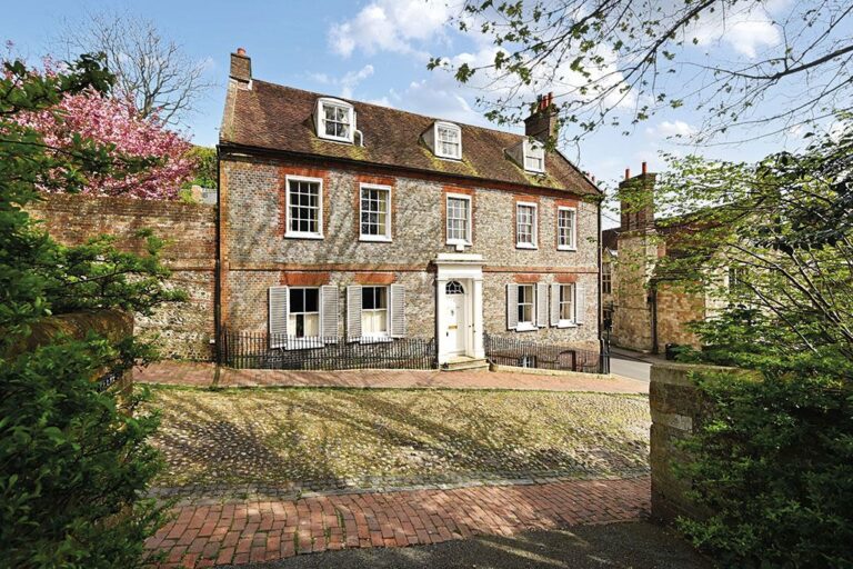 8 des meilleures propriétés à vendre avec maisons d'été