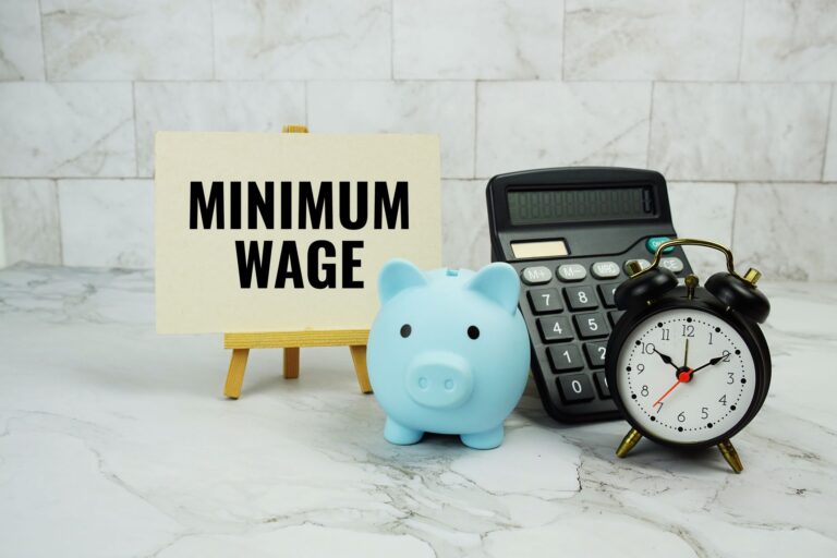 Est-il temps de repenser le salaire minimum ?