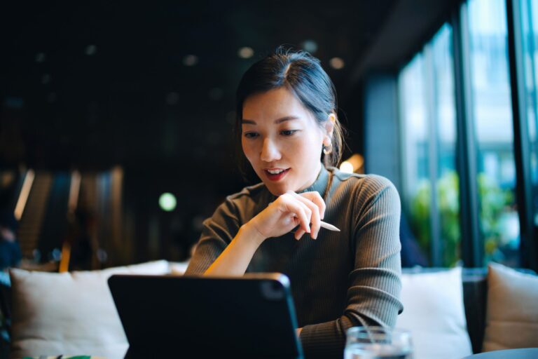 Investir en période d'incertitude : pourquoi les investisseurs n'attendent pas le « bon » moment