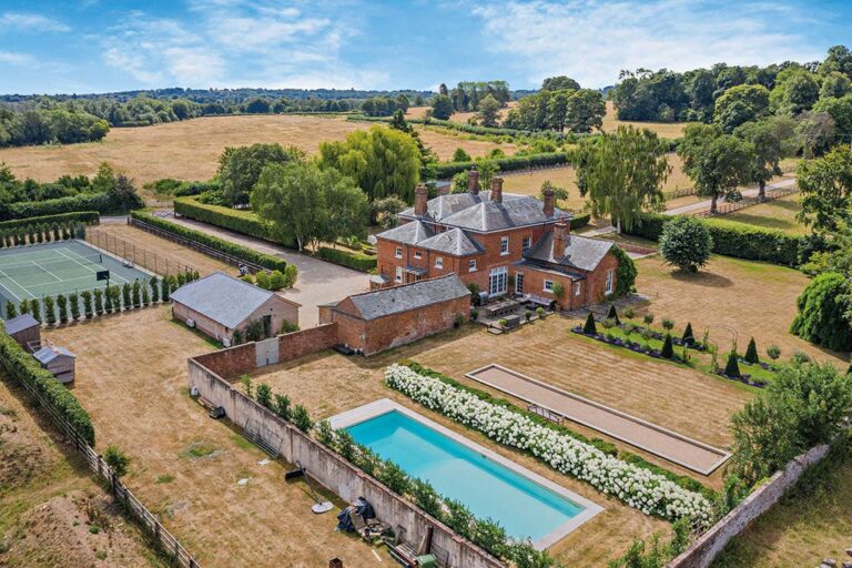 8 des meilleures maisons à vendre avec courts de tennis
