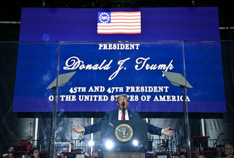 L'État, c'est Trump – comment le « Roi Soleil » américain tire profit de ses bénéfices