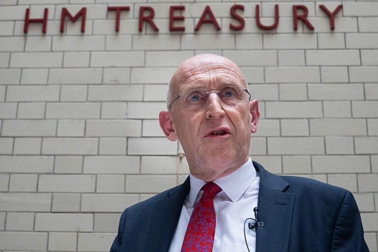 Trois tâches pour le nouveau chancelier John Healey
