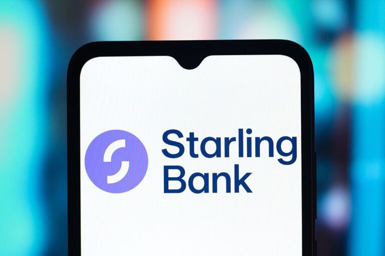 Starling Bank lance un système d'épargne à accès facile à 5 %, leader du marché : est-ce que cela en vaut la peine ?
